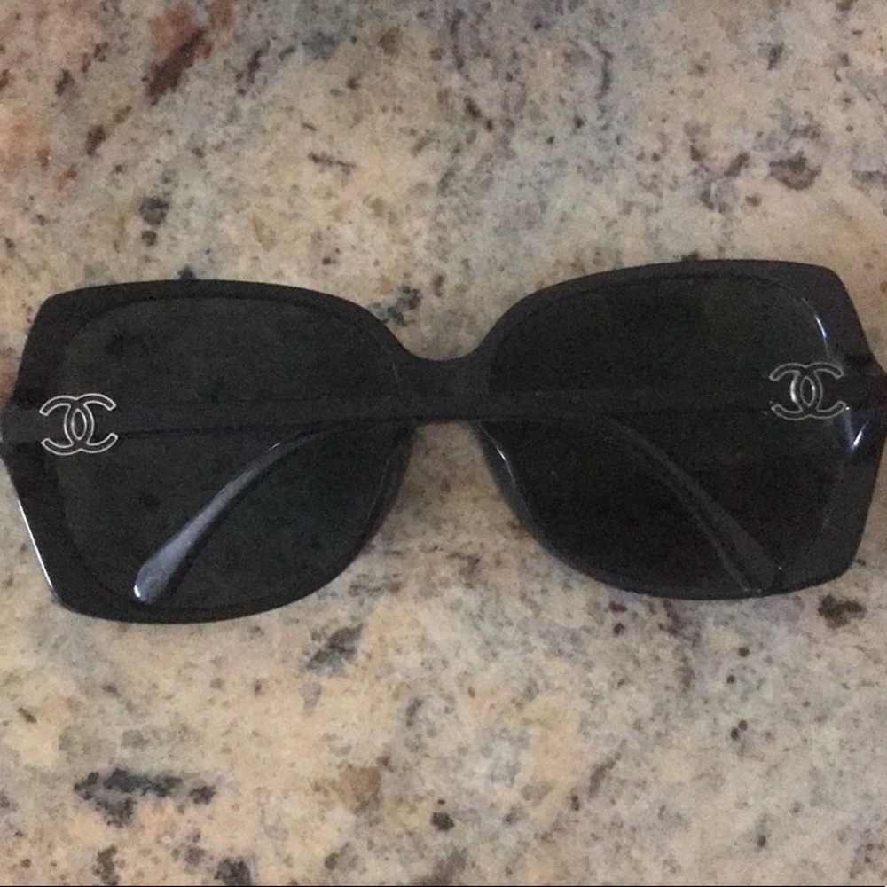 SOLD🙌🏼🙌🏼🙌🏼 Chanel sunglasses! - Picture 3 of 8